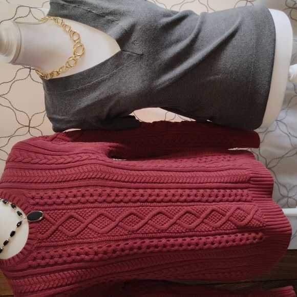 Size Medium Sweater Bundle - Picture 5 of 8